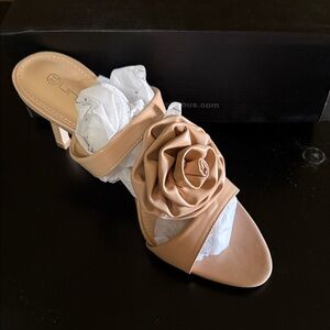 Elegant Tan Women's Slide Sandals with Floral Accent